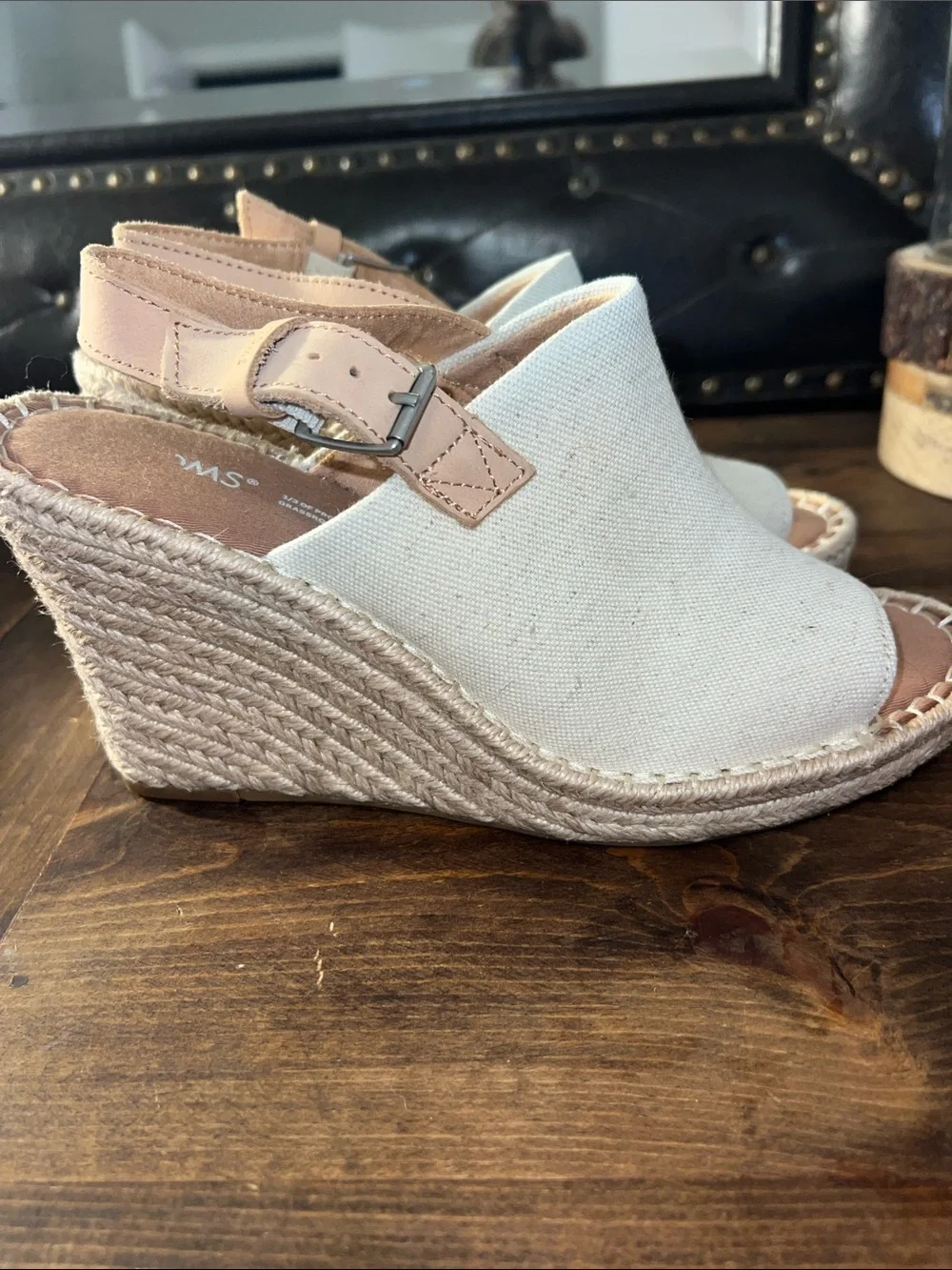 EUC! TOMS Canvas Espadrille Wedge Sandals in Cream- size 8!